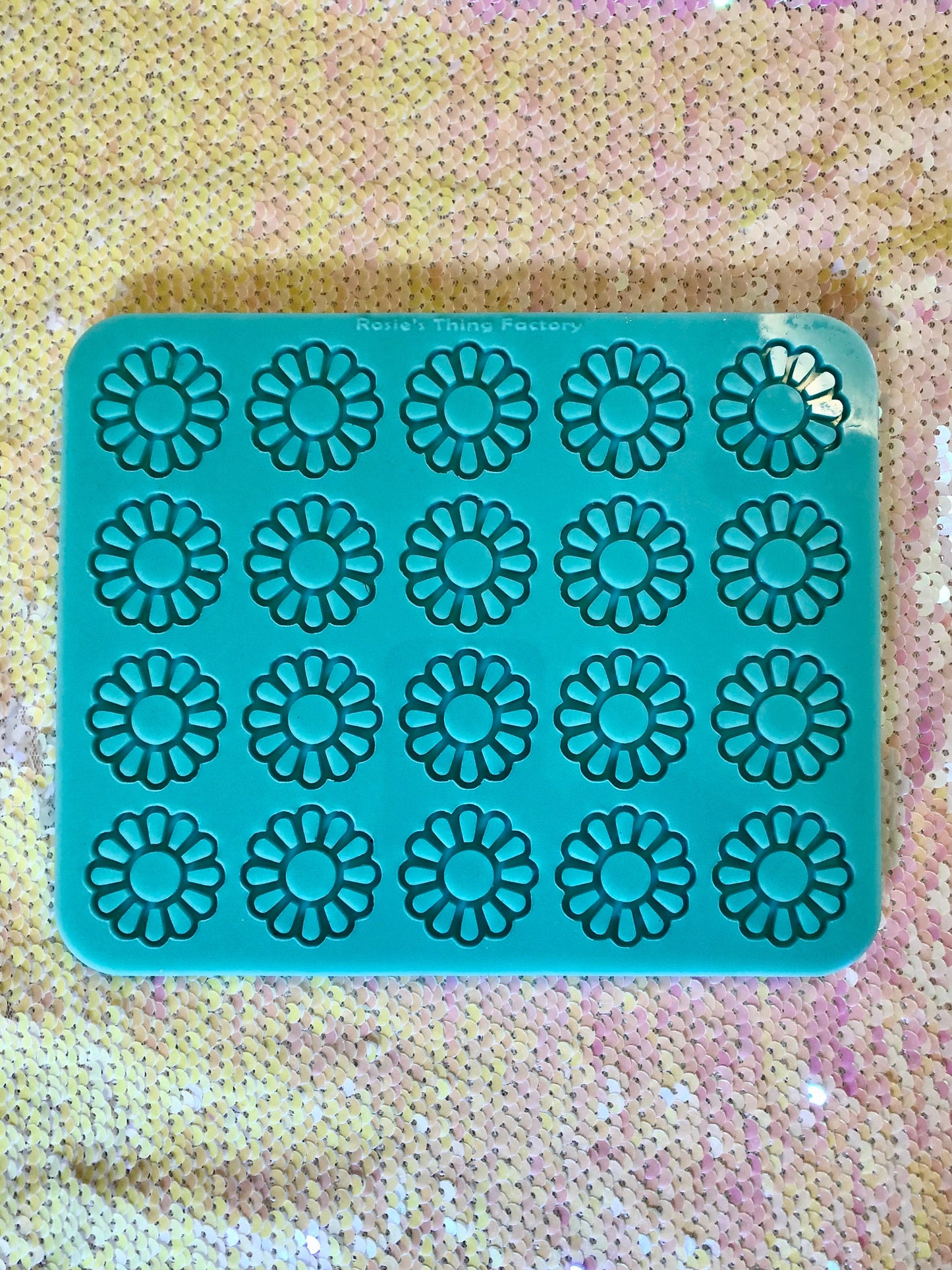 Daisy Chain Link Silicone Mold for Resin